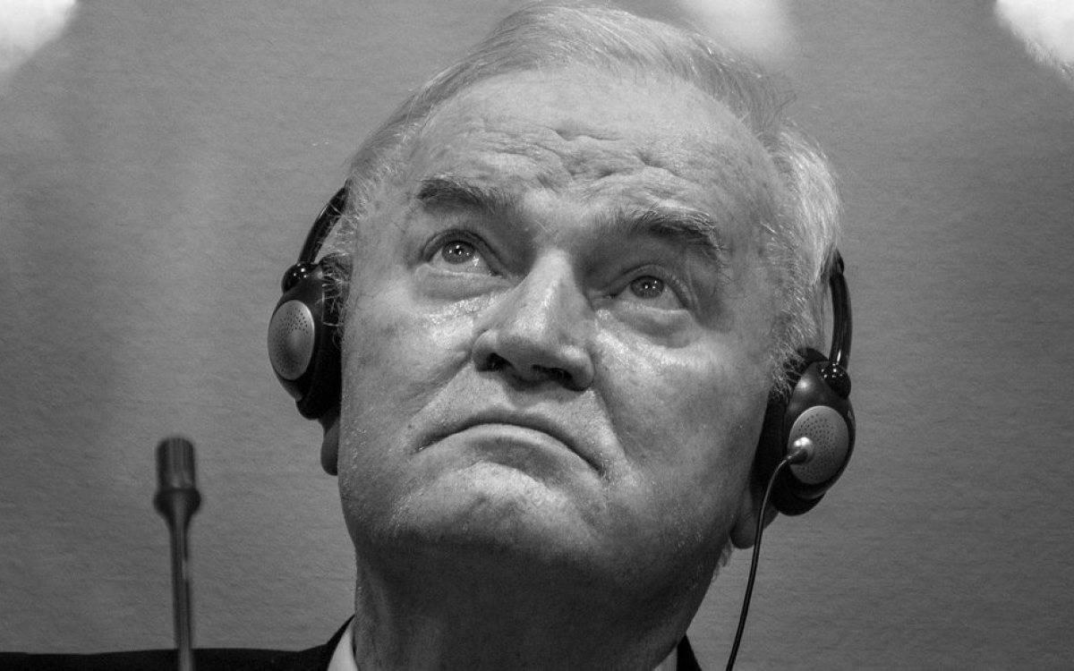 Sveštenik opisao posljednje trenutke generala Mladića: Ispovjedio se, pričestio i preminuo sa krstom u ruci