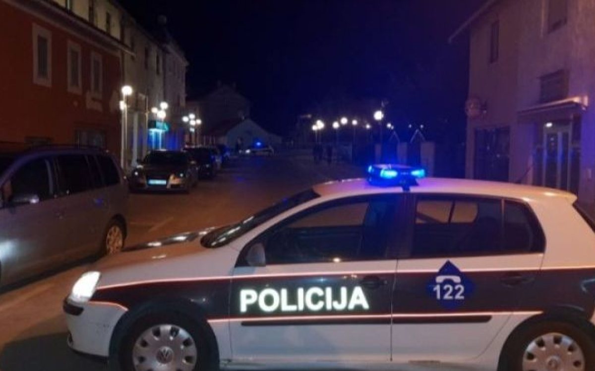 Travnik: Nakon svađe ispred kockarnice uzvio plinski pištolj, drugi muškarac završio u bolnici