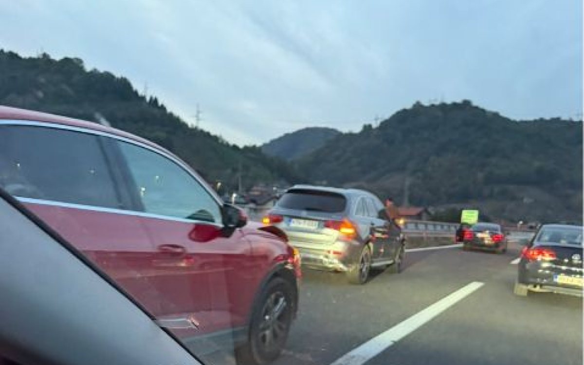 Tri automobila sudarila se na autoputu kod Visokog, bez povrijeđenih