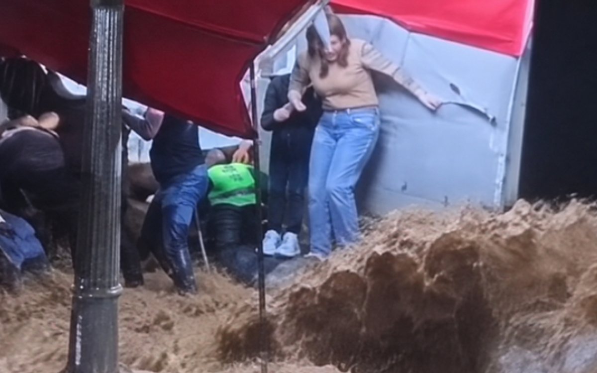 Tri osobe poginule u poplavama u Karakasu, među njima dvije tinejdžerke