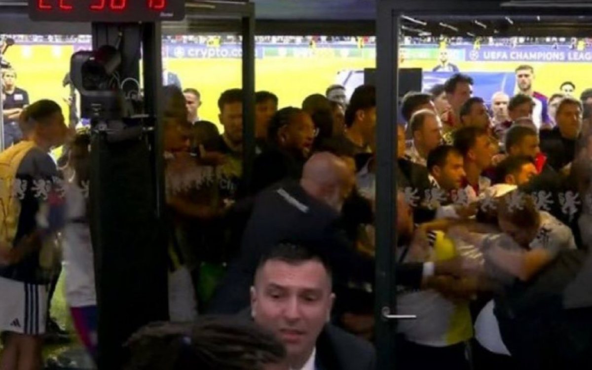 Tuča zasjenila historijski plasman Fenerbahčea, igrači se žestoko obračunali nakon utakmice u Lionu