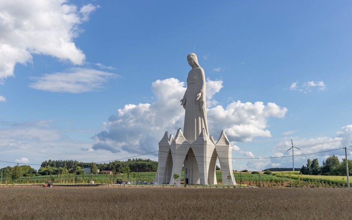 U malom poljskom selu podignuta najviša statua Djevice Marije u Evropi