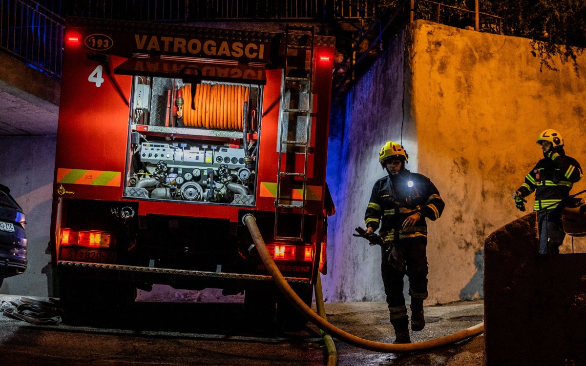 U požaru u Svetom Ivanu Zelini poginula jedna osoba, kuća potpuno izgorjela