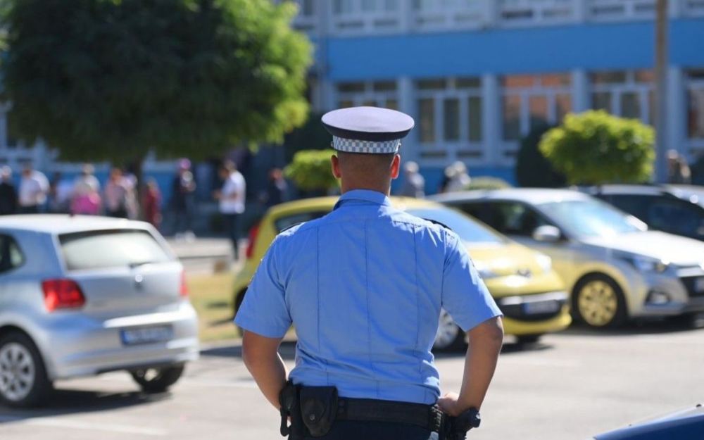 Vikao na policajce, vozio bez vozačke i sa tuđim tablicama: u Gradišci uhapšen D. T.