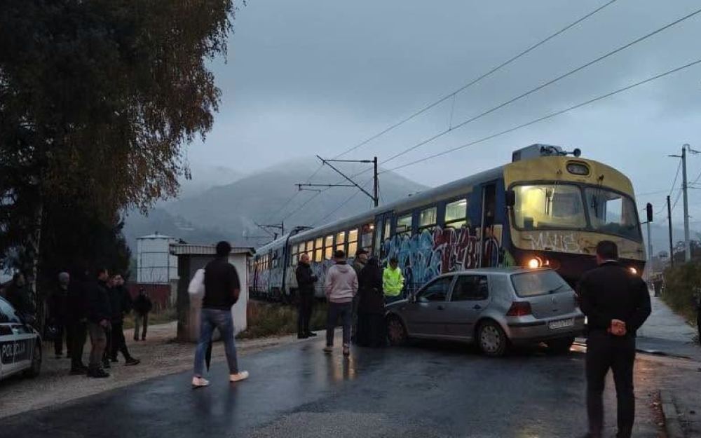Voz udario u automobil u Malešićima kod Ilijaša, nema povrijeđenih