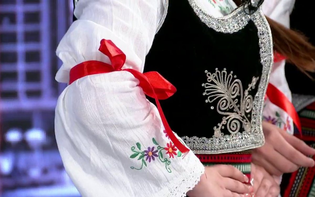 Zašto se nokti ne režu u tuđoj kući i šta znači svrab dlana: stara vjerovanja koja i danas pominjemo
===SAŽETAK===
Iako se mnoga narodna vjerovanja prenose još iz djetinjstva, i danas su dio svakodnevnog razgovora. Od rezanja noktiju u tuđem domu do 