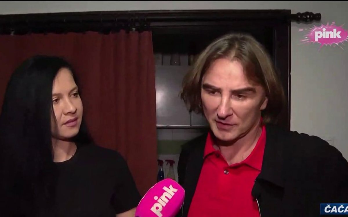 Željko Mitrović uručio pola miliona dinara i poklone samohranoj majci četvoro djece u Čačku
