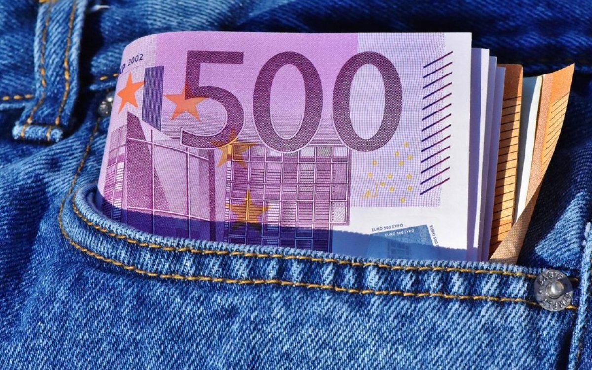 Žir, lovor i cimet: narodni običaji koji jesen vezuju za novac i izobilje